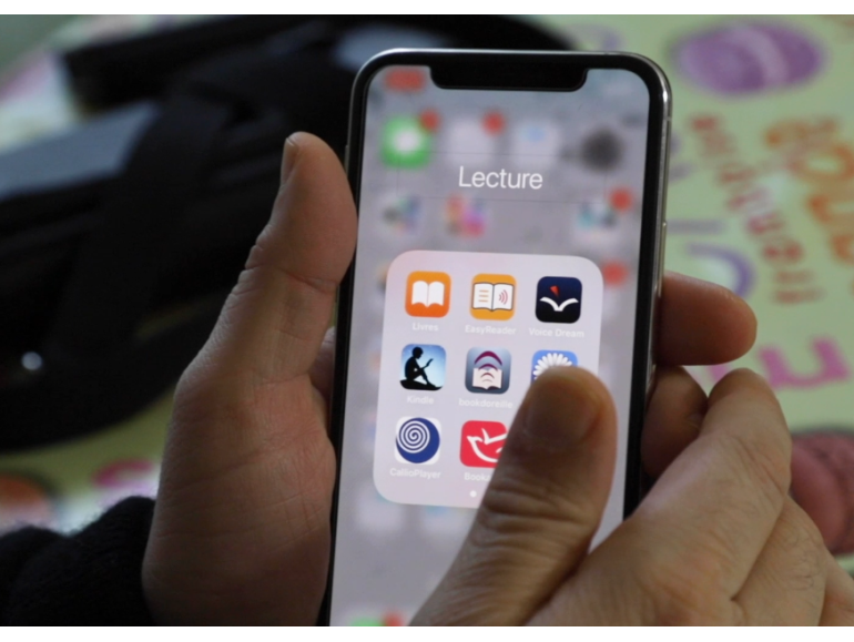 exemples d'applications de lecture accessible disponibles sur un écran de smartphone